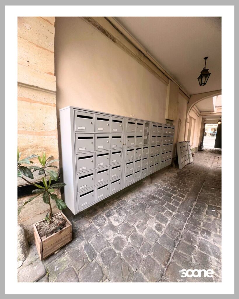 Installation boites aux lettres collectives Soone par entreprise Mercier.